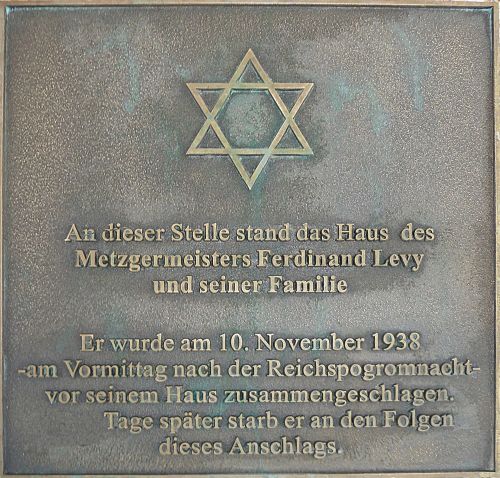 mt_ignore:gedenktafel levy