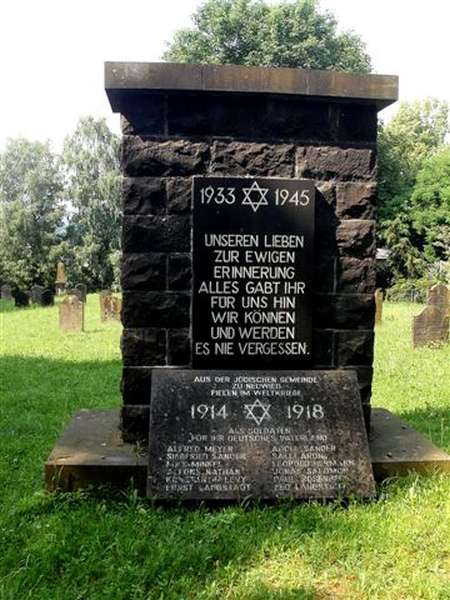 Gedenkstein auf dem jüdischen Friedhof Niederbieber mt_ignore:Gedenkstätte Friedhof Niederbieber